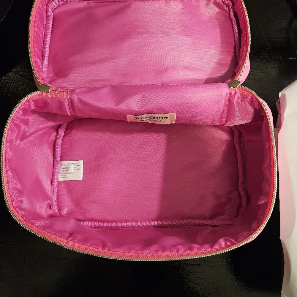 Juicy Couture Pink/Gold Logo Velour Makeup Bag Includes 1 Toiletry Bott…